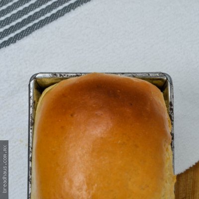 Pan Blanco Barnizado en Mantequilla